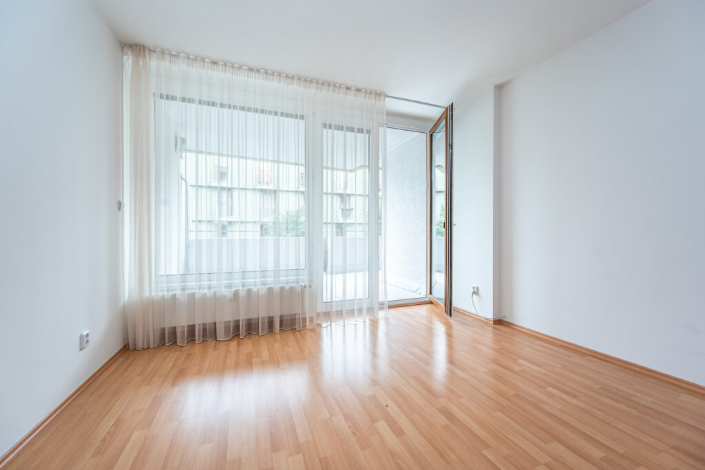 koho zastupuje realitní makléř šárka sabová